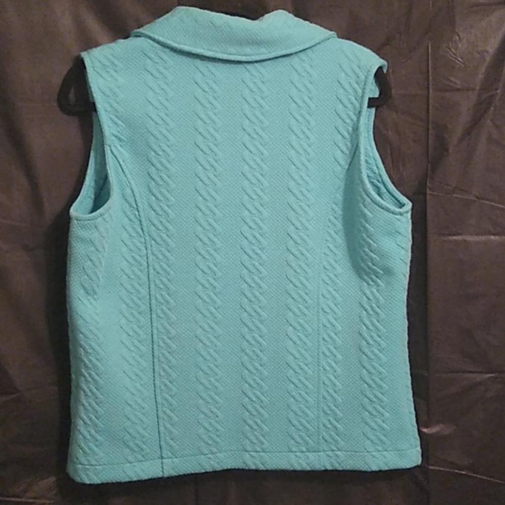 Links green sweater vest with snap pockets - Picture 3 of 9